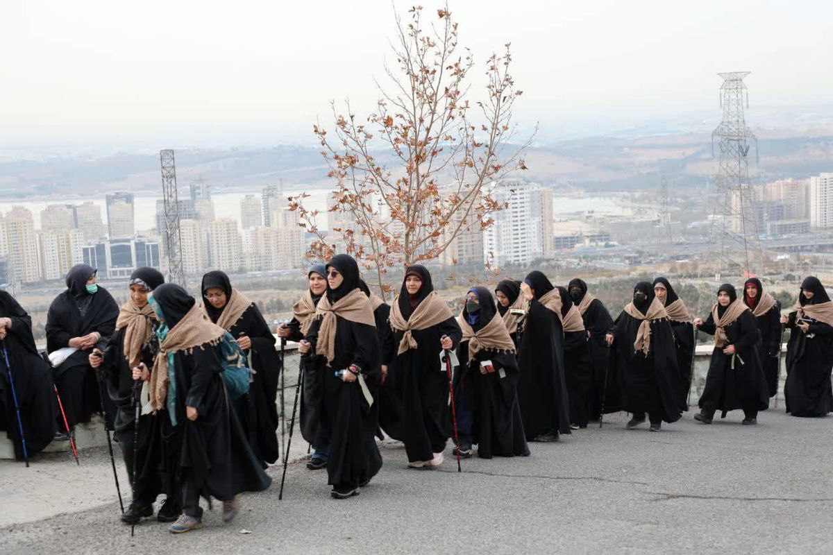 گردان‌های کوثر بسیج به قله‌های تهران صعود کردند