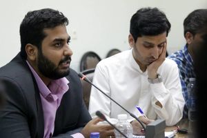 برخی به اسم مطالبه گری به دنبال سهم خواهی هستند