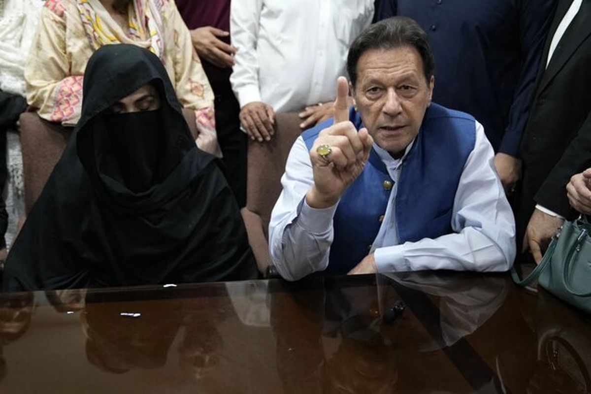 عمران خان نخست‌وزیر سابق پاکستان و همسرش
