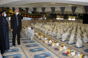 اجرای مرحله سوم رزمایش کمک های مومنانه / توزیع 220 بسته کمک معیشتی بین نیازمندان