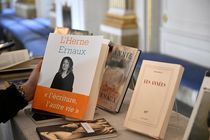 با آثار برنده نوبل ادبیات ۲۰۲۲ آشنا شوید