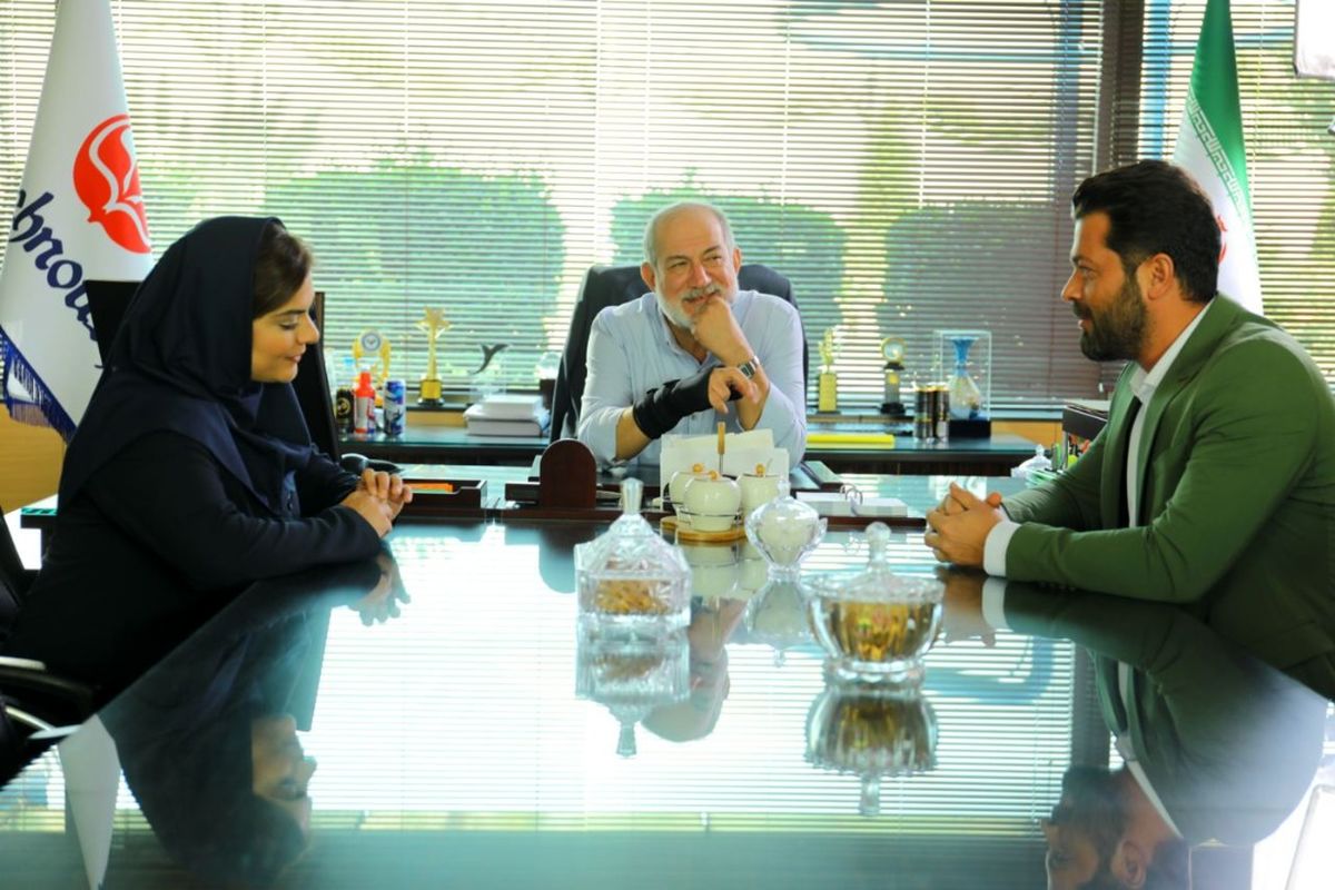 فیلم سینمایی سلفی با دموکراسی