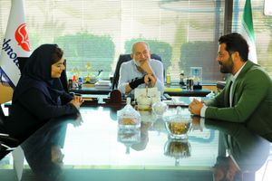 اولین تیزر فیلم سینمایی سلفی با دموکراسی رونمایی شد/ آغاز اکران از امروز