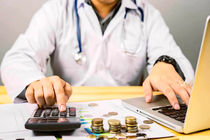شناسایی ۱۹۰۰ پزشک متخلف با پرداخت‌های ارزی و رمزارزی