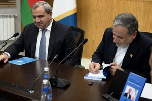 رونمایی از نسخه آذری کتاب «قدرت مذاکره» در دانشگاه دولتی باکو