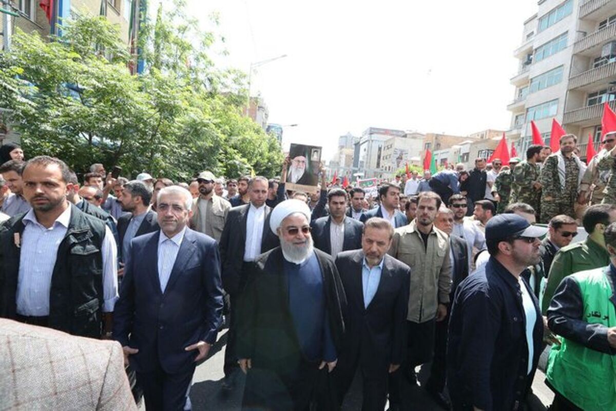 حضور روحانی در جمع راهپیمایان روز جهانی قدس