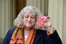 تجلیل بریتانیا از دست اندرکاران تئاتر/ مدال‌ها اهدا شدند