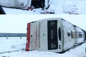 واژگونی اتوبوس در محور تربت حیدریه به مشهد ۲۷ مصدوم به جا گذاشت