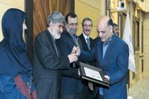 تندیس برنزین جایزۀ ملی کیفیت به شرکت فولاد مبارکه اختصاص یافت