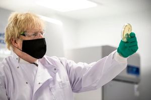 جنگ سشواری بوریس جانسون با کرونا