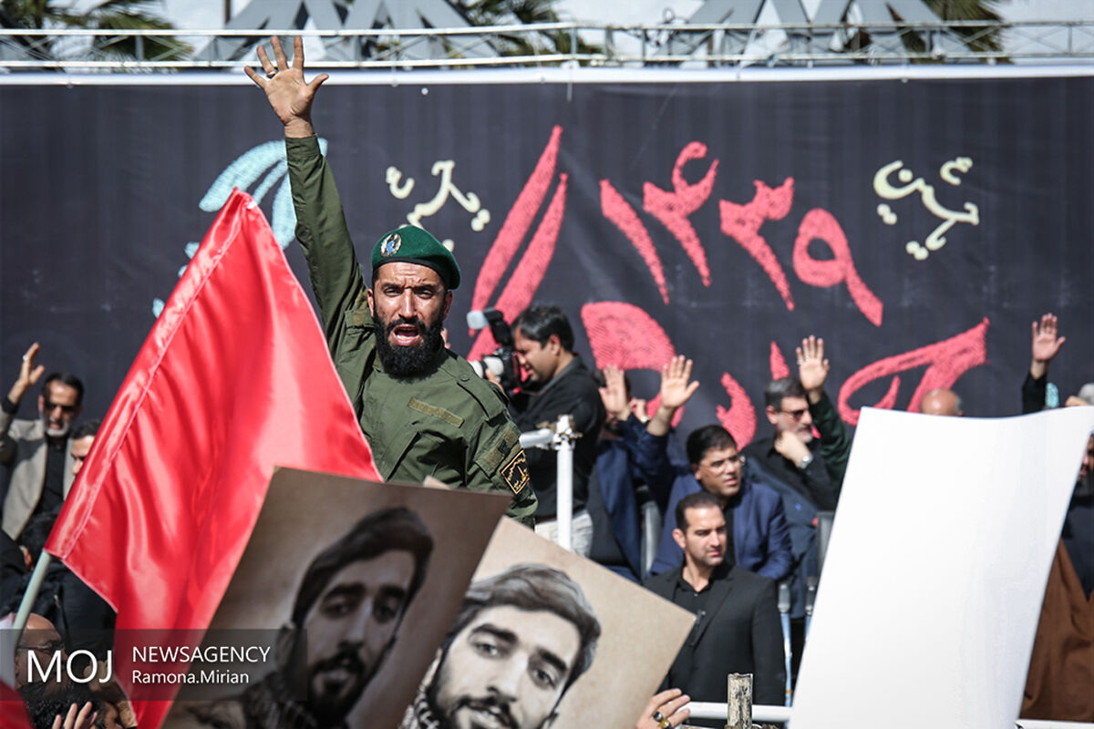 مراسم تشییع پیکر شهید حججی در میدان امام حسین (ع)
