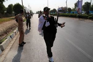 تعداد شهدای حادثه تروریستی در اهواز رو به افزایش است/ تیم تروریستی امروز اهواز متلاشی شده است