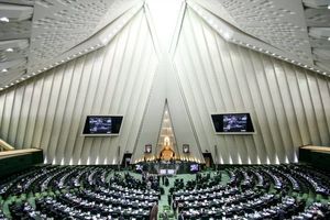 انتقاد از بزرگ نمایی فساد و کوچک نمایی خدمات دولت با اغراض سیاسی