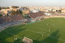 خطر و ریزش جایگاه تماشاگران در ورزشگاه شهید وطنی قائم شهر وجود دارد