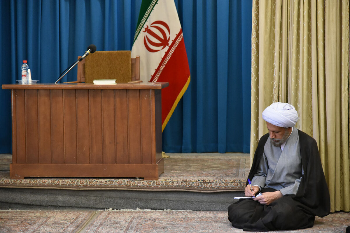 نماینده ولی فقیه در فارس و امام جمعه شیراز در دیدار علی القاصی مهر، رئیس کل دادگستری استان فارس و دیگر مدیران قضایی استان  (4)