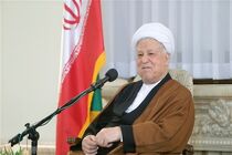 متحجران با قدیس سازی ها به فکر فریب جامعه نباشند