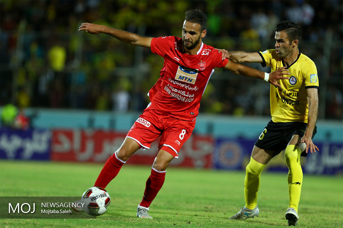 دیدار تیم های فوتبال پارس جنوبی جم و پرسپولیس