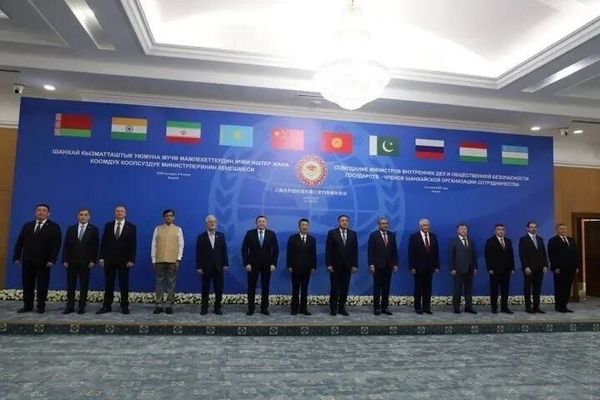 بازگشت وزیر کشور به تهران‌