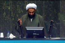 استیضاح وزیر اقتصاد با ۱۰۰ امضا تقدیم هیات رئیسه مجلس شد