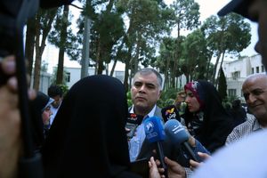 عرضه بنزین ویژه در جایگاه‌های خاص با قیمت بالای ۵۰ هزار تومان/بنزین معمولی گران نمی‌شود