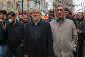 ملت ایران در برابر هیچ قدرتی سر خم نمی‌کند
