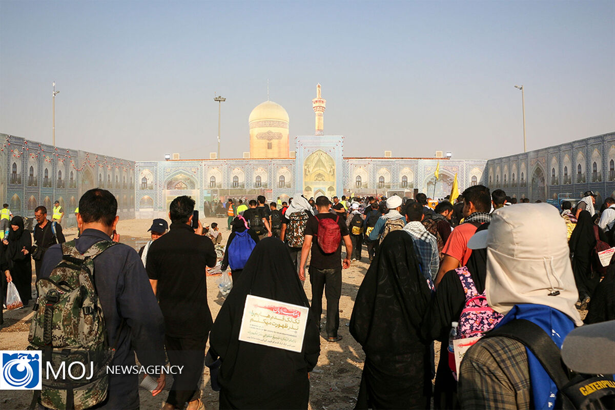 خدمت‌ رسانی آستان قدس رضوی به زائرین اربعین حسینی در مرز مهران