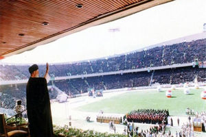 همایش ده‌ها هزار‌نفری بسیجیان در ورزشگاه آزادی با حضور فرمانده کل قوا