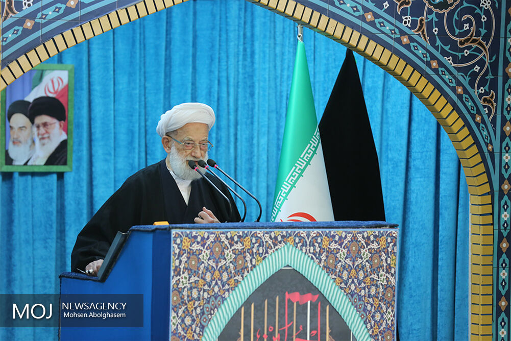 احتکار کنندگان از جمله کسانی هستند که با آتش روبرو خواهند شد/دشمن در تلاش است مردم را از رهبری ناامید کنند 