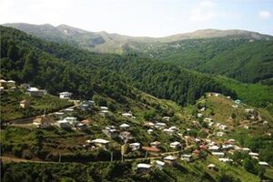 کمرپشت؛ روستایی با خانه‌های کاه‌گلی و درختان انبوه
