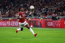 میلان با شکست فیورنتینا به صدر جدول سری‌آ رسید