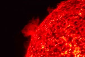 برجستگی‌های خروشان در لبه خورشید