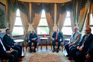 وزیران خارجه پاکستان و ترکیه در استانبول با یکدیگر دیدار کردند