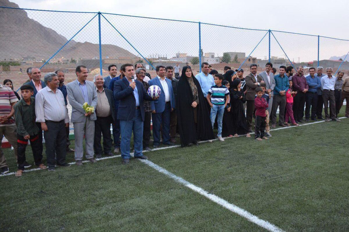 چمن مصنوعی در شهرضا