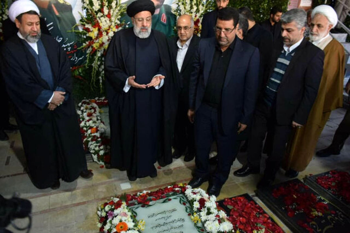 رییسی بر مزار سردار سلیمانی1