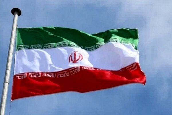 پرچم ایران بر عرشه کشتی توقیف شده در تنگه هرمز به اهتزاز درآمد