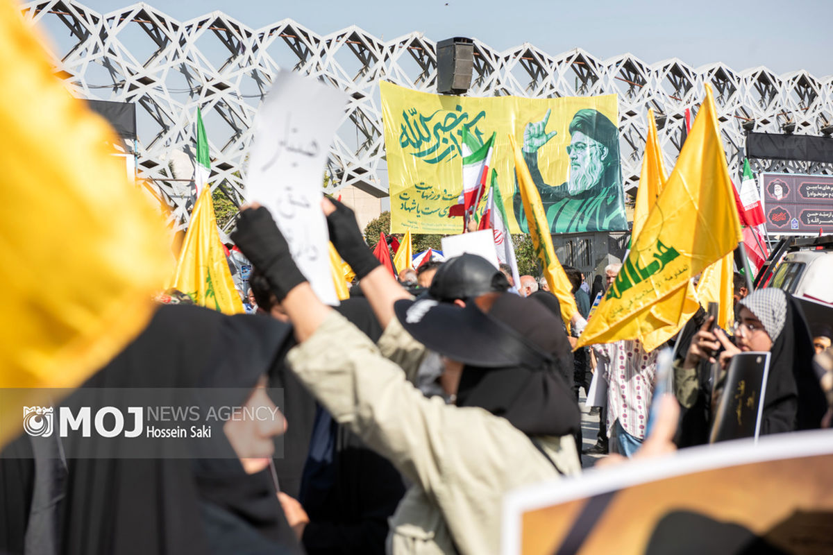 تجمع محکومیت ترور سید حسن نصرالله و قدردانی از عملیات وعده صادق ۲ در میدان امام حسین(ع)