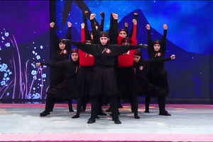 اجرای دختران نینجا در نیمه نهایی برنامه عصر جدید