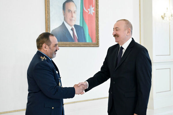 وزیر دفاع ایران با علی‌اف در باکو رایزنی کرد