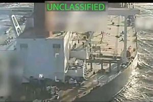 لحظه تصرف نفتکش ونزوئلا توسط سربازان آمریکایی + فیلم