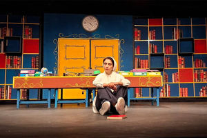 مونا فرجاد به «کتابخانه نیمه‌شب» در تماشاخانه ملک پیوست