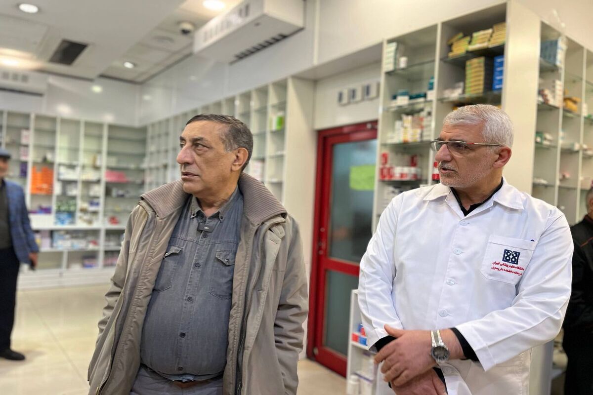 معاون اجرایی رئیس‌جمهور از داروخانه ۱۳ آبان بازدید میدانی کرد