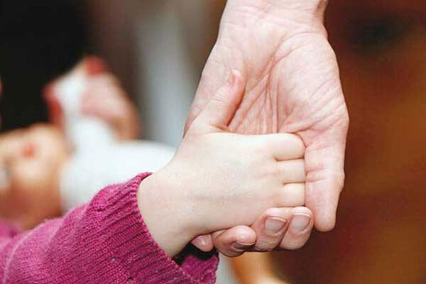 نیمی از خانواده‌های میزبان کودکان جنگ، سرپرستی دائمی پذیرفتند