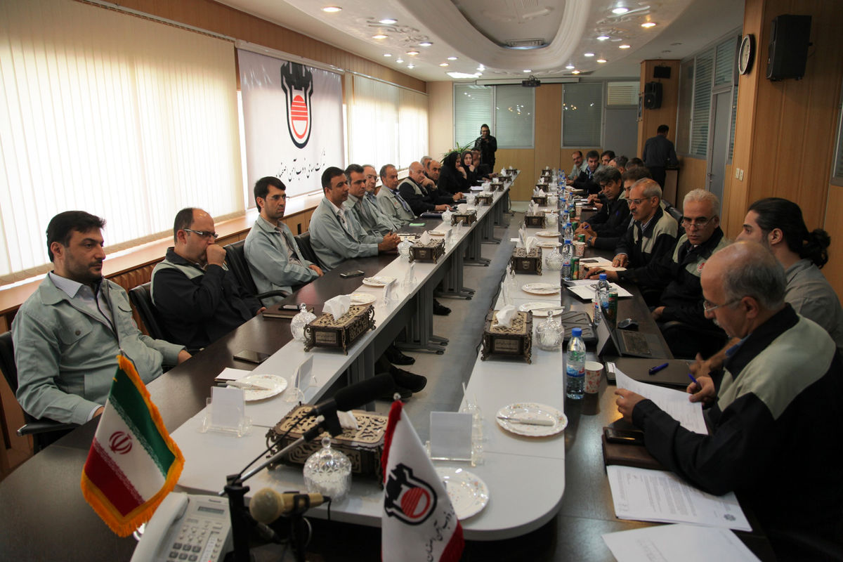 جلسه تمدید گواهینامه ذوب آهن