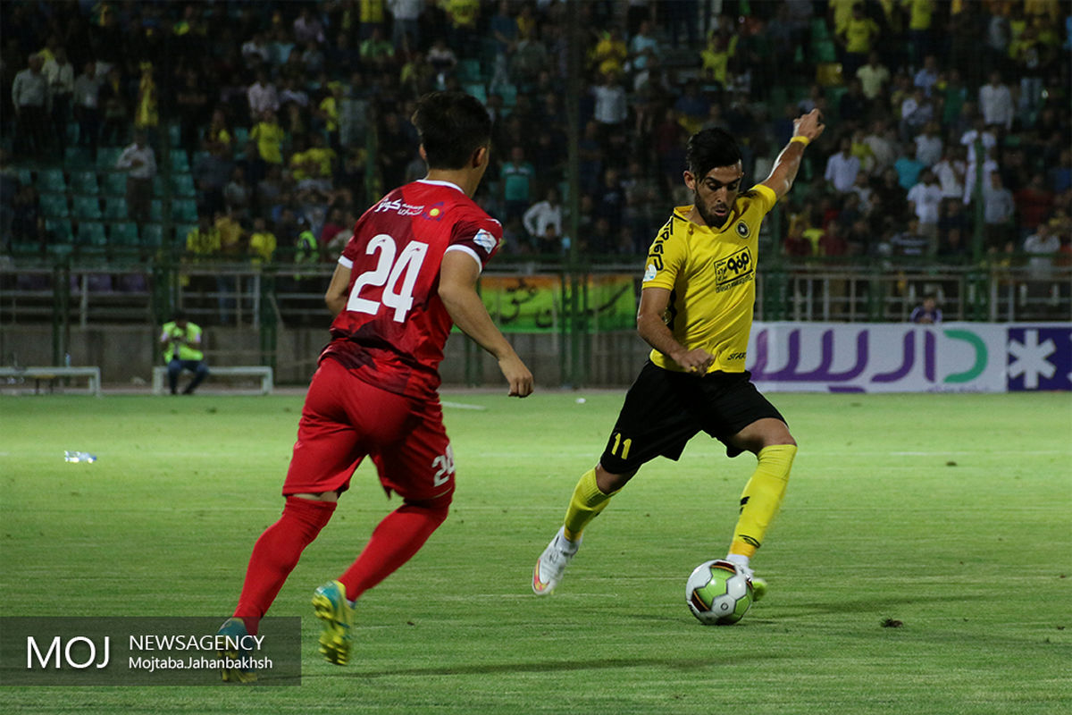 دیدار تیم های فوتبال سپاهان اصفهان و تراکتورسازی تبریز