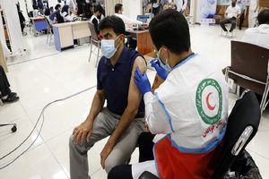 واکسن کرونا به افراد بالای ۱۸ سال تزریق شود