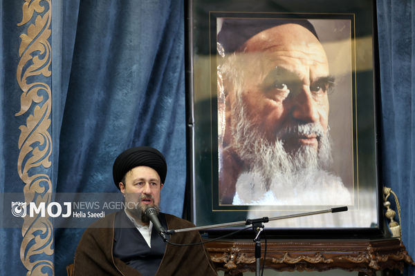 انقلاب ایران علیه حکومتی رخ داد که مورد حمایت قدرتها بود