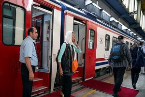 قطار گردشگری هزار و یک شب وارد مشهد مقدس شد