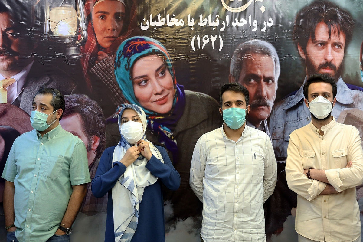 نشست خبری کلبه ای در مه