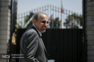 برنامه هایم را برای تصدی پست شهرداری تهران ارائه خواهم کرد