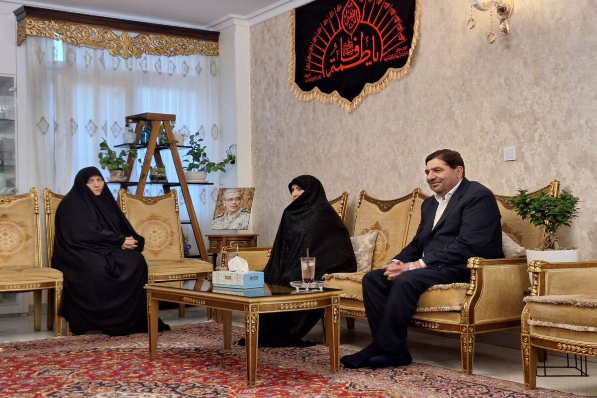 دردیدار مشاور و دستیار  مقام معظم رهبری با خانواده معظم سپهبد شهید محمد باقری
